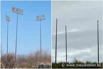 Kunstwerk ‘Lost for Words’ tijdelijk weggenomen door schade: “Na stormweer kwam er stuk los”