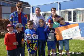 Cheque van 650 euro voor Scouts dankzij Culturele Kring Land van Rode dat ermee ophoudt