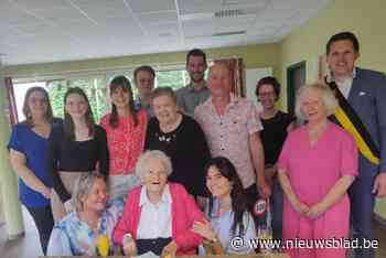 Clara blies in Hof ter Linden honderd kaarsjes uit