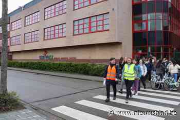 Leerlingen OLVI-PiusX zetten in op verbinding door te wandelen