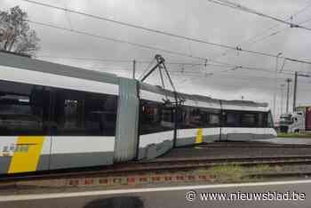 Heel wat verkeershinder in Zeebrugge door ontspoorde kusttram
