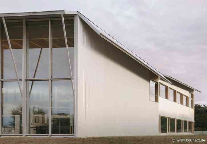 Industriecharme in Gödöllö  - Smart Factory von Barkow Leibinger