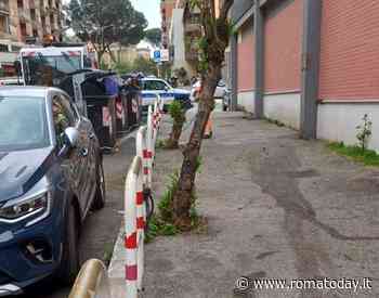 Portonaccio, rimossi tre metri cubi di spazzatura accumulati da un senzatetto davanti al mercato di San Romano