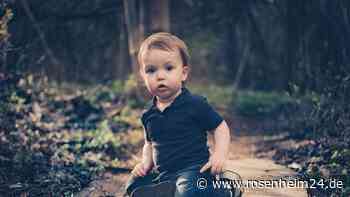 Ausreißer (2) schockt Familie: Kleiner Nachtschwärmer sorgt für skurrilen Polizeieinsatz