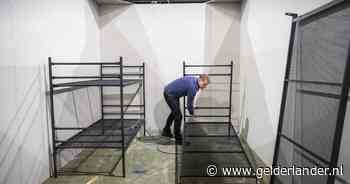 ‘Met spoed’ 12.000 asielbedden nodig, Rijk stelt grond beschikbaar voor tentenkampen