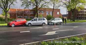 Drie auto’s botsen tegen elkaar op de N224: één gewonde naar het ziekenhuis