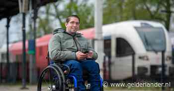 Karst reist graag met de trein maar als de lift op het station wéér kapot is, is voor hem de maat vol