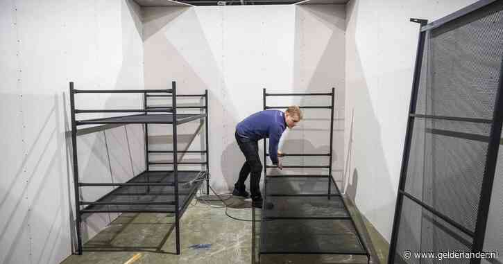 ‘Met spoed’ 12.000 asielbedden nodig, COA weet het ook niet meer: ‘Alternatieven? Roep ze maar!’