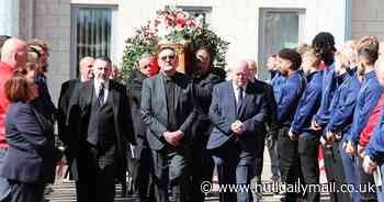 Phil Lowe remembered as hundreds attend funeral of Hull KR hero
