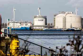 Blikseminslag zorgt voor productiestoring bij BASF, affakkeling kan voor hinder zorgen in omgeving