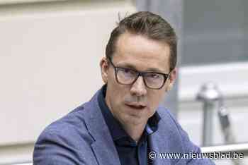 Minister Jo Brouns moet subsidies intrekken omdat hij 430.000 euro aan organisatie van vader wilde geven