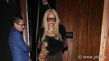 Rihanna blond: Mit ihrer neuen Haarfarbe setzt die Sängerin einen Trend