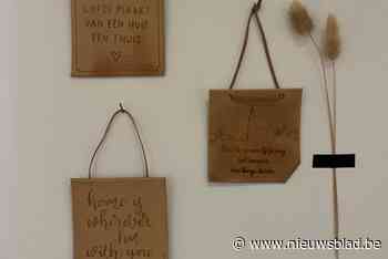 Iep Deszign maakt tegeltjeswijsheden van leer op Erfgoeddag