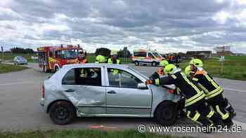 Zwei Personen bei Unfall auf der St2091 in Peterskirchen verletzt
