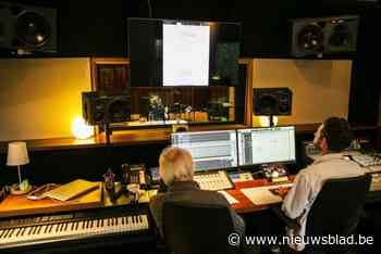 Warre Borgmans neemt u al twintig jaar bij de hand als vertelstem: “Zelfs Will Tura en Herman De Croo waren al te horen in luisterspelen van Het Geluidshuis”