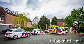 Dochter (18) verdacht van doodsteken eigen vader (52): ‘Heel eng dat het zo dichtbij komt, in zo'n rustig hofje’