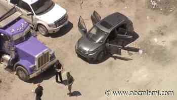 2 men rushed to hospital after shooting and stabbing in Medley