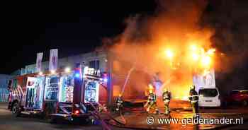 Grote brand in autoschadebedrijf Kerkdriel onder controle