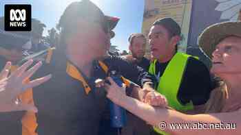 Hundreds protest, arrests made in clash over Brunswick Heads housing development