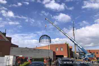 Koepel op dak van Kortrijkse Atakwa moskee geplaatst