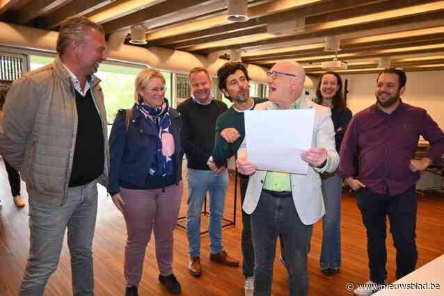 Bye Bye Gazon én Dieter Coppens promoten lui tuinieren in West-Vlaanderen: “Een vierkante meter per tuin maakt al een groot verschil”