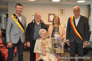 Oudste inwoner van Lo Irma mag 102 kaarsjes uitblazen