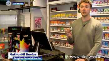 Krantenwinkels delen gratis draagbare asbakjes uit om vervuiling tegen te gaan