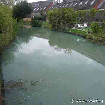 Sloot in Zwolle-Zuid kleurt wit na illegale lozing