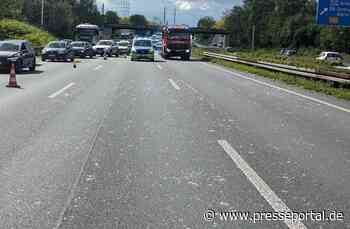 FW-OB: Klein LKW verliert Ladung auf der A42