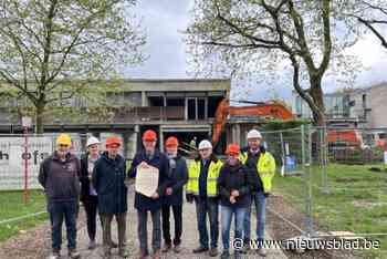 Oude speech gouverneur Kinsbergen en Belgische franken van 51 jaar geleden uit koperen koker gehaald bij start verbouwing Provinciaal Vormingscentrum