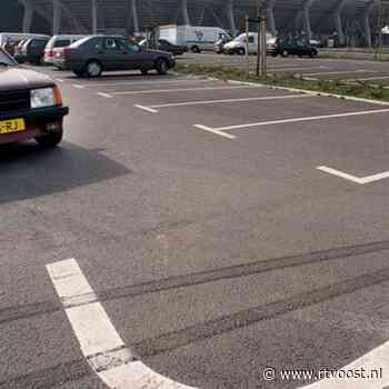 Parkeren onder een dak van zonnepanelen bij de Grolsch Veste, het lijkt er echt van te komen