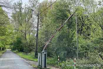 Brokkenbareel staat weer paraplu