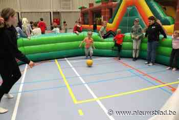 Plezante buitenspeeldag binnen in sportcomplex Het Veld