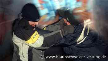 Täter bedrohen in Wolfenbüttel schlafendes Ehepaar mit Pistole