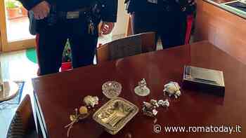 Ladri le rubano l'argenteria in casa, carabinieri li fermano e riconsegnano refurtiva all'80enne