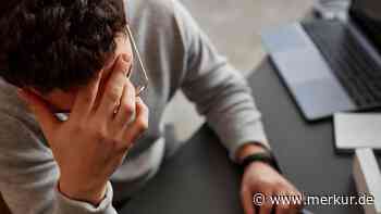 Kann zu Schmerzen im ganzen Körper führen: Expertin warnt vor „Office Bum“