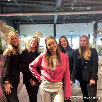 Investeren of niet? Studenten Saxion pitchen bedrijfsplan aan Twentse ondernemers