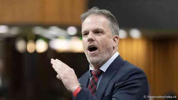 Health minister pitches dental-care changes to get dentists onside