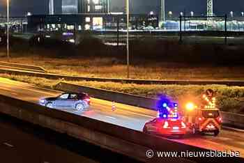 Wagen slipt op spekgladde A11: “Twee personen lichtgewond”