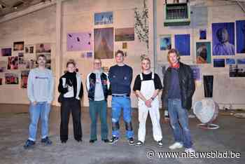 Jonge kunstenaars geven voormalige drankencentrale cultureel eresaluut: “Met ‘Rebel Fever’ durven we provoceren”