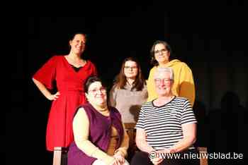 Uitsluitend vrouwen op de planken bij ‘Ligstoelen’ van Leestse toneelvereniging Rust Roest