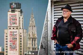 Laatste letter van Boerentoren-gedicht Tom Lanoye gaat onder de hamer om stadsdichterschap te steunen