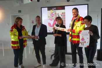 Jef Neve en Isolde Lasoen zijn bij eersten om pleisters van Rode Kruis te kopen