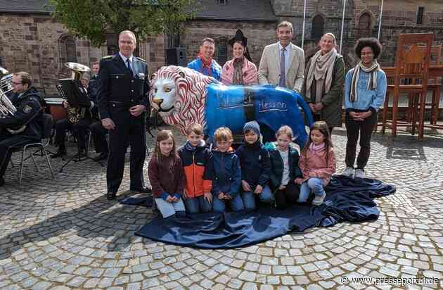 POL-HPE: Hessentagsvorbereitungen auf der Zielgeraden - Enthüllung des Hessentagslöwen zwischen Dom und Rathaus Fritzlar läutet Schlussspurt ein