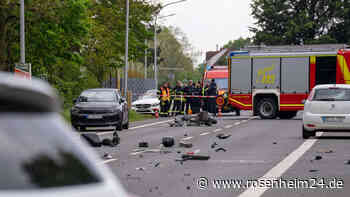 Todesdrama bei Einsatzfahrt: Streifenwagen erfasst Roller – Fahrer tot