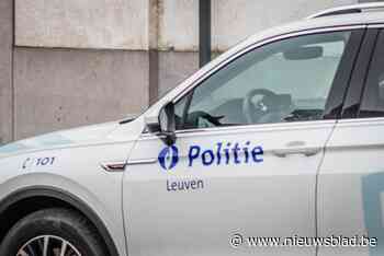 Minderjarige jongen probeert weg te vluchten van politie tijdens controle