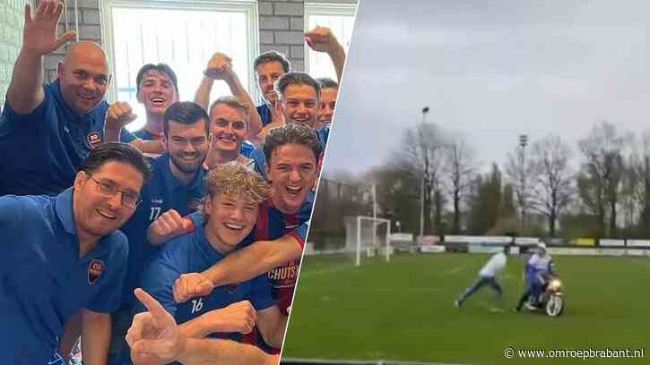 Trainer stapt op na roddels dat hij met brommer over voetbalveld reed