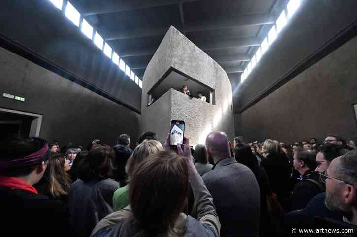 The 10 Best National Pavilions at the Venice Biennale, From a Cut-Up Giraffe to Body Horror in a Church