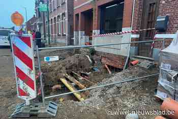 Aarde onder de gevel weggespoeld na breuk in waterleiding