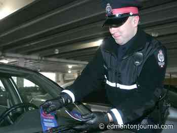 Embattled Edmonton police officer accuses chief of 'off the books' disciplinary action